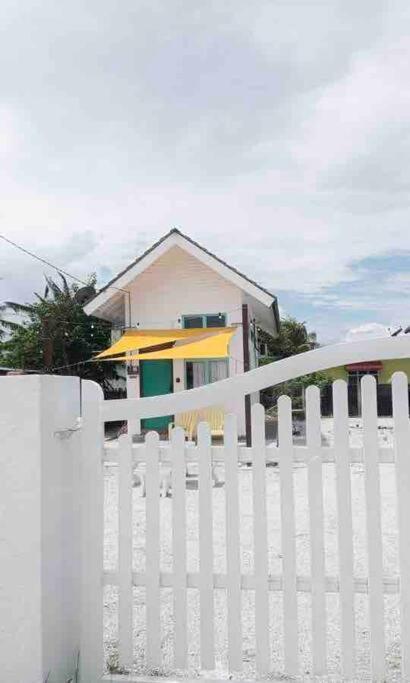 Sea Kecil Tiny House Near Jetty Of Kuala Besut Vila Kampong Nail Exterior foto